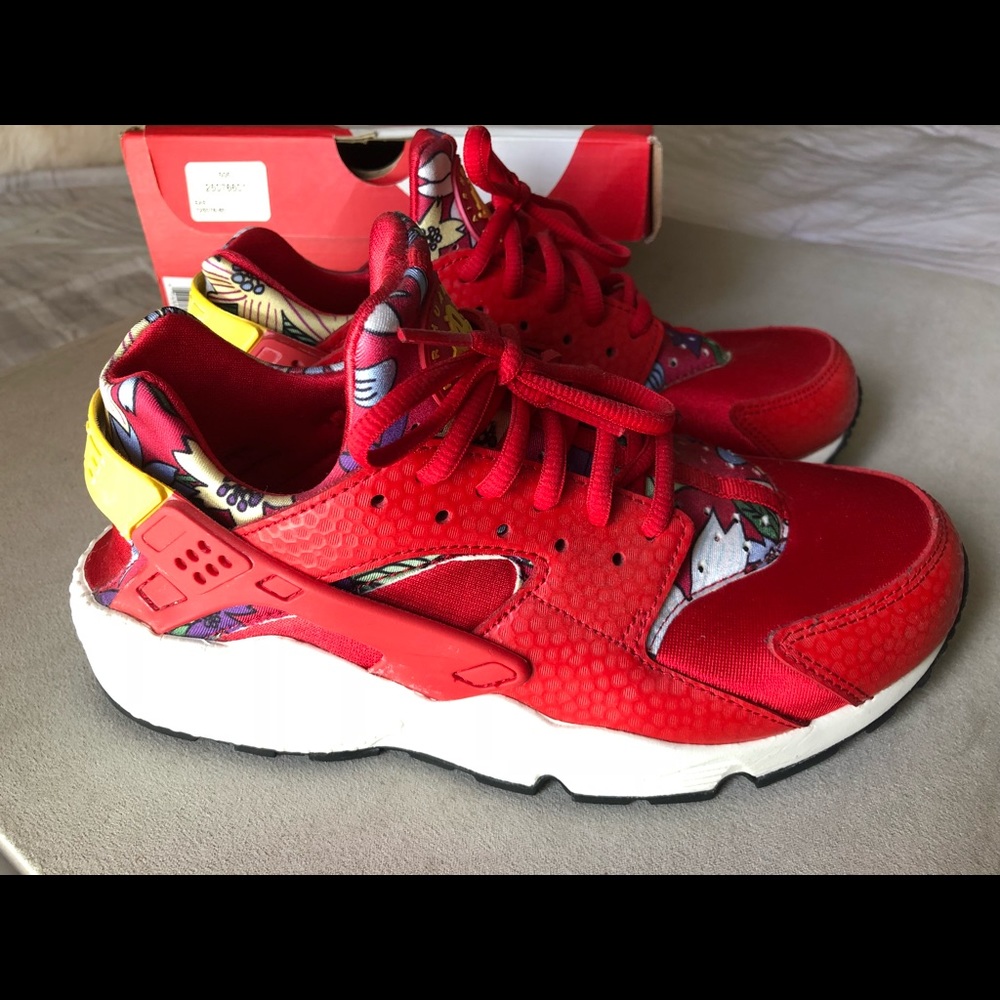 Authentic Nike Huarache Run Print size 9.5W